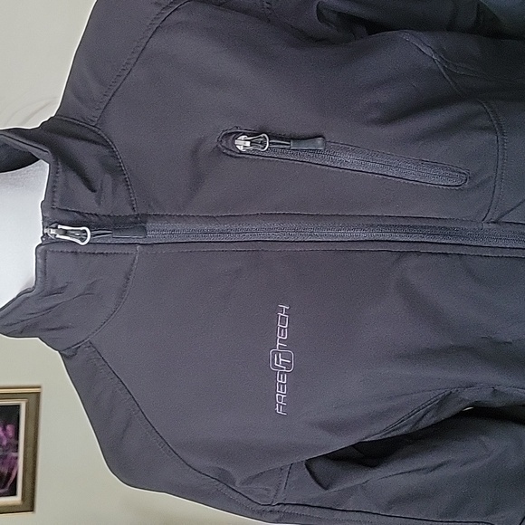 Free Tech Mens Jacket - Picture 2 of 10